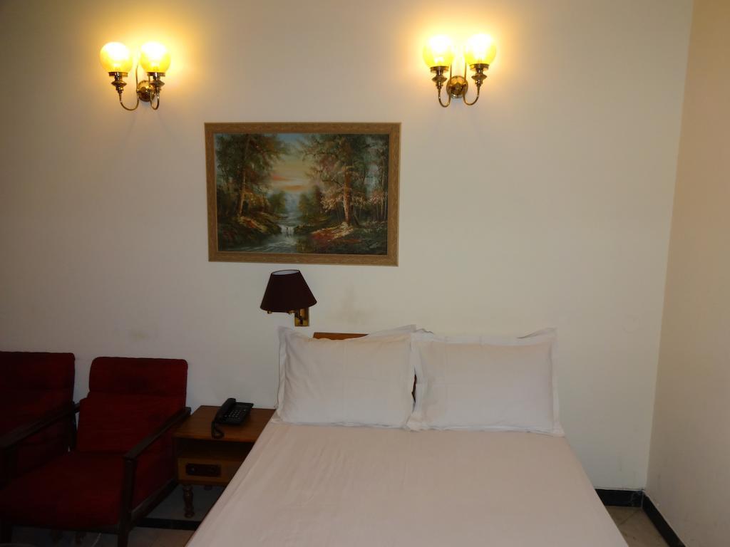 Hotel Alka Premiere Nueva Delhi Habitación foto